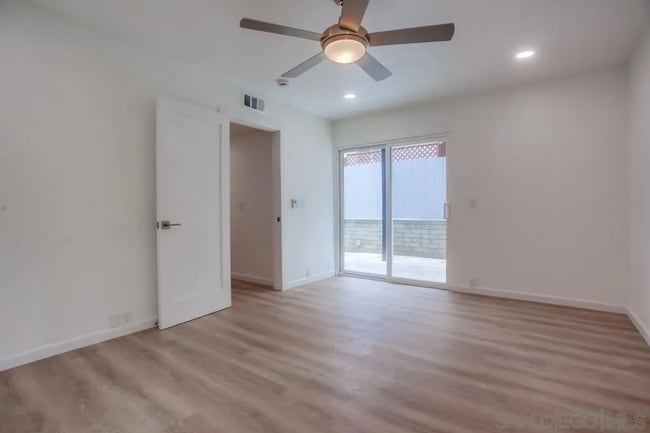 Building Photo - Townhome in the heart of La Jolla’s coveted Beach Barber Tract