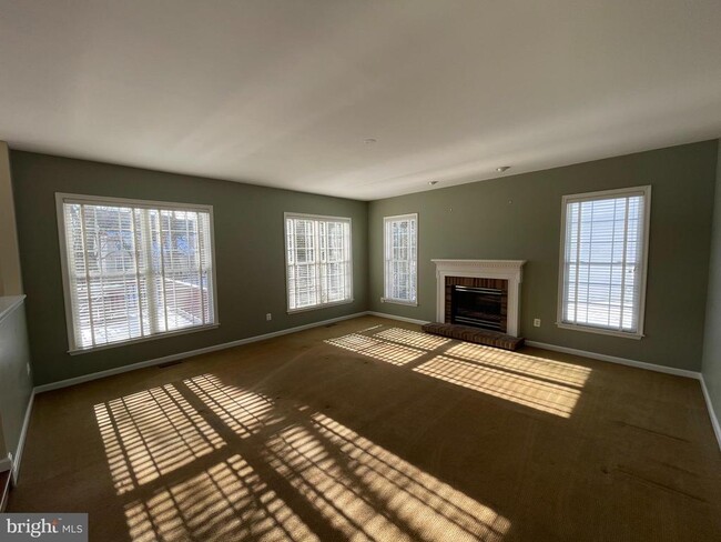 Building Photo - 21330 Meadow Field Ct
