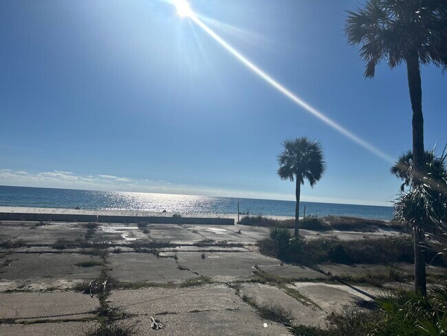 Building Photo - 17620 Front Beach Rd