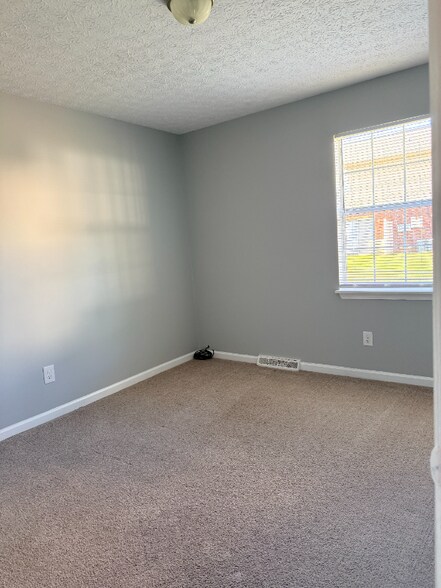 Building Photo - 16 Duiguid Dr