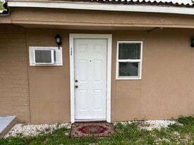 Building Photo - 2137 Crandon Ave