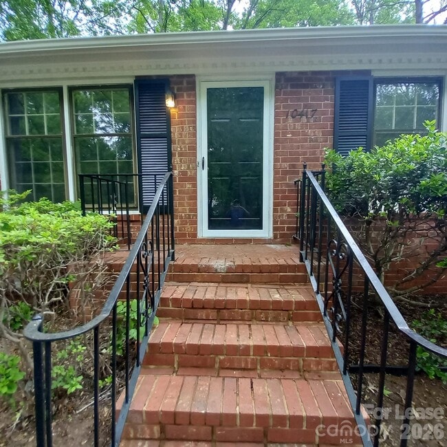 Building Photo - 10417 White Pine Rd