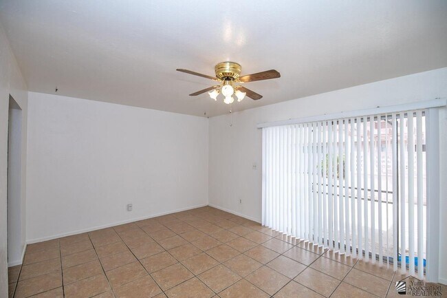 Building Photo - 250 W Catalina Dr