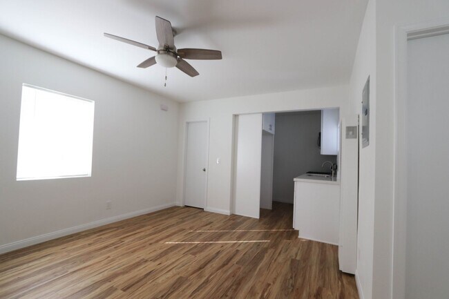 Building Photo - LB0167