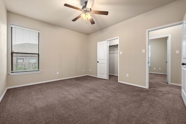 Building Photo - 293 Rosalie Dr