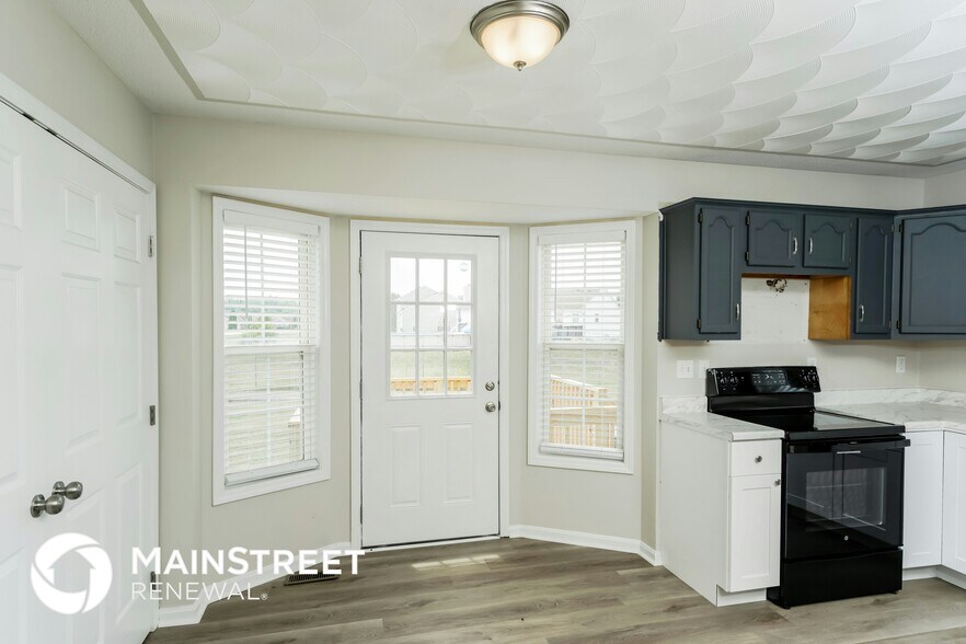 Building Photo - 395 Ashley Blvd