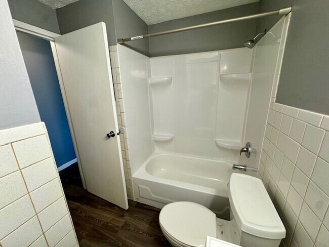 Building Photo - 3 Bedroom, 2 Bath Ranch Home with Garage and Fenced Yard in Huber Heights