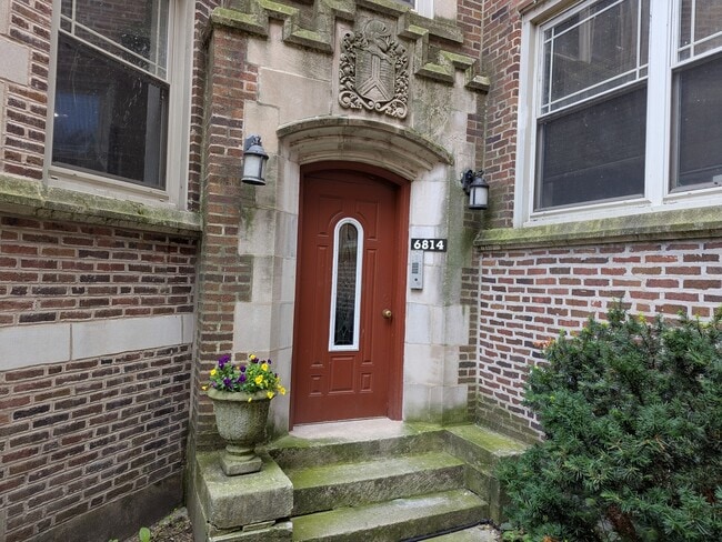 Building Photo - 6814 N Ashland Blvd