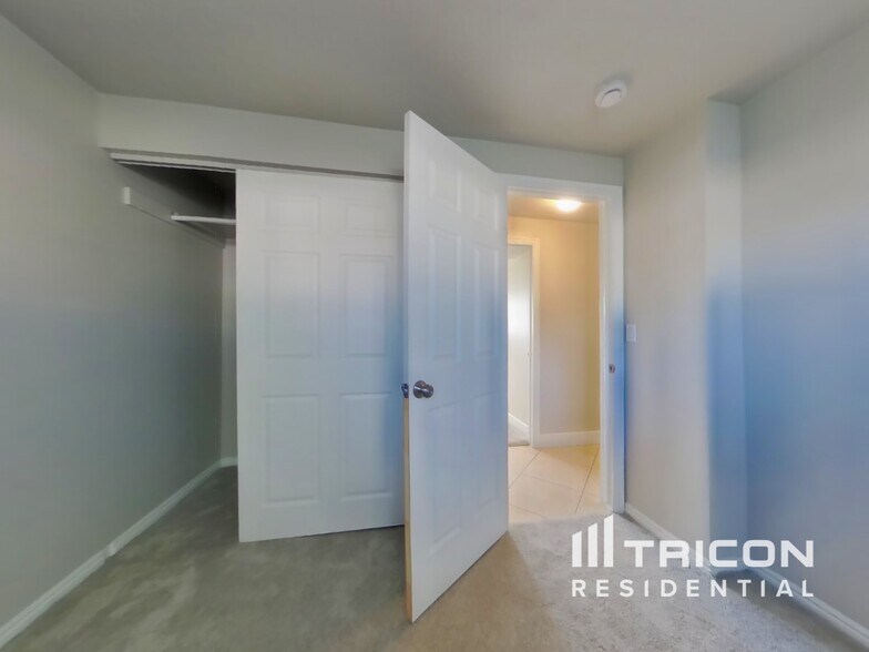 Building Photo - 1370 N 4700 W