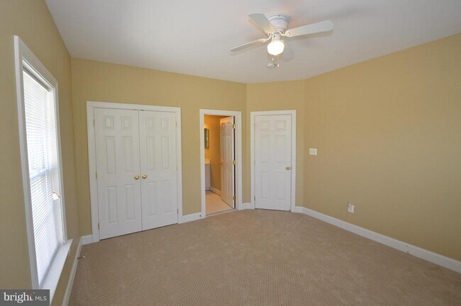 Building Photo - 43076 La Riva Dr