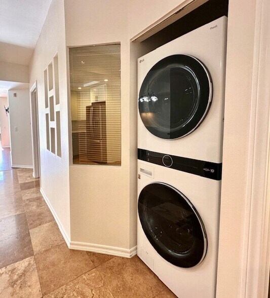 Building Photo - 4750 Templeton St