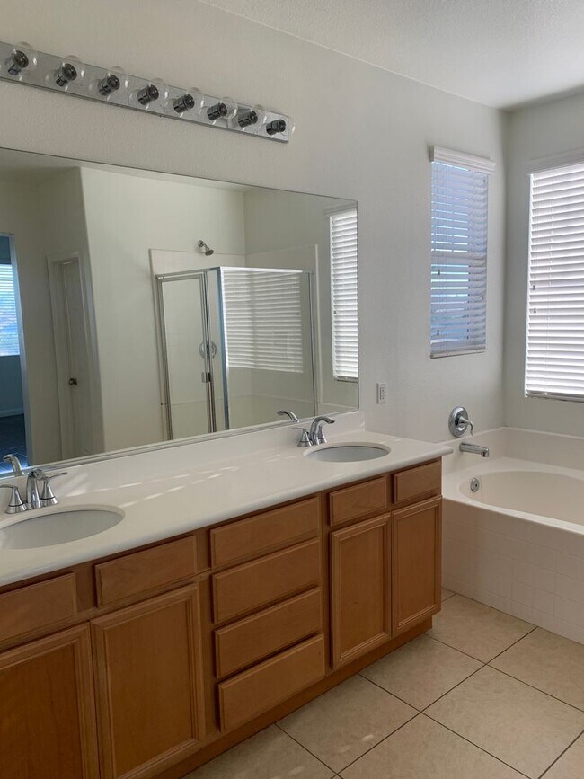 Building Photo - 11717 California Poppy Dr