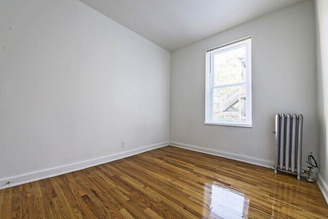 Building Photo - 148 N La Crosse Ave