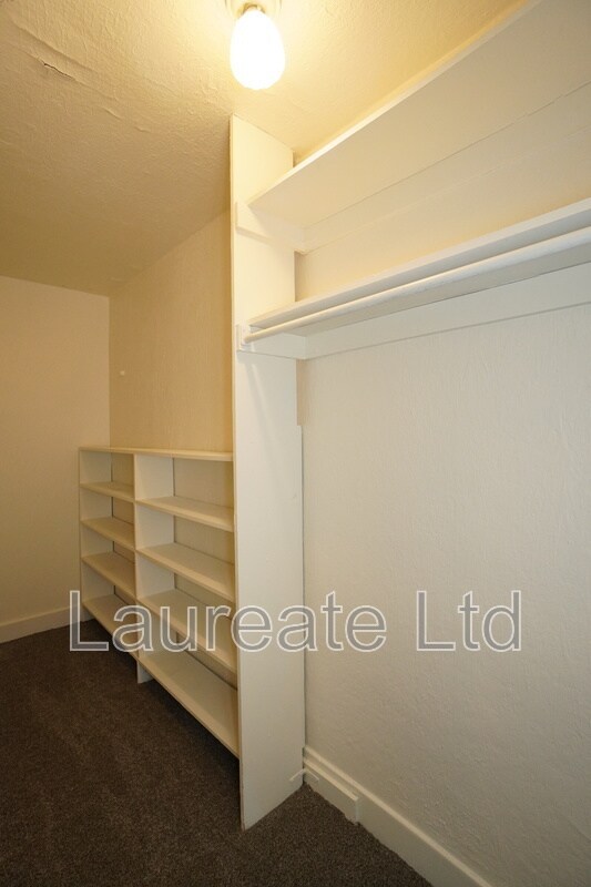 Building Photo - 935 E 8th Ave