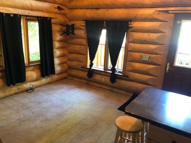Building Photo - Century 21 Gold Rush - 1bed/1bath cabin (2...