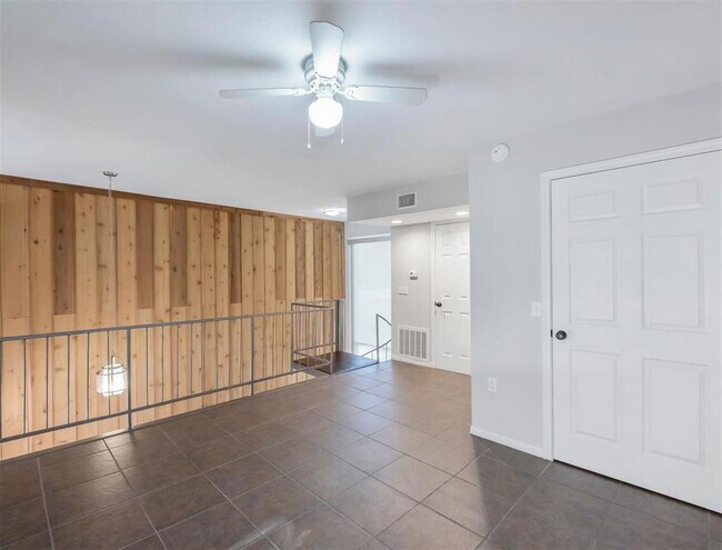 Building Photo - 8211 Katy Fwy