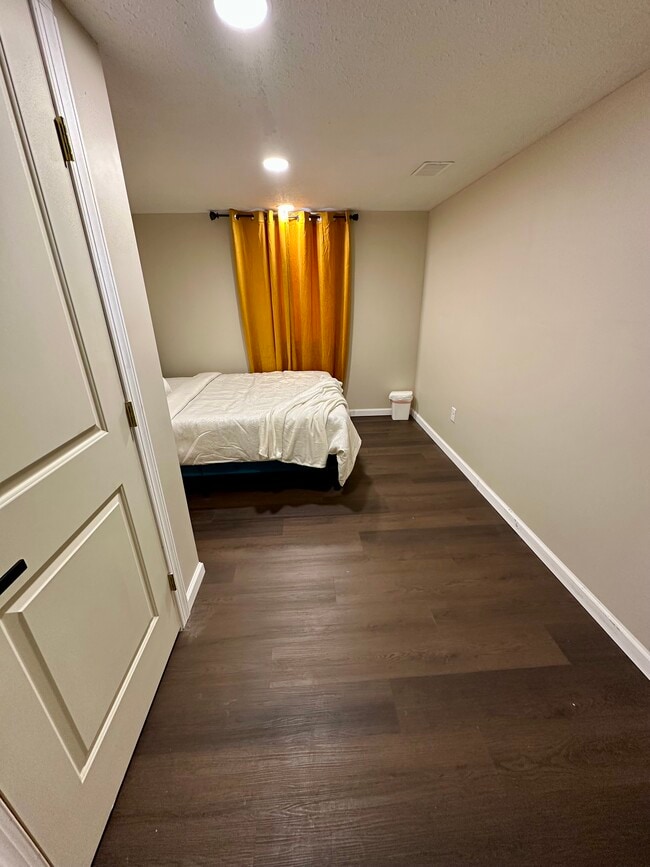 Building Photo - 4927 W Southern Ave