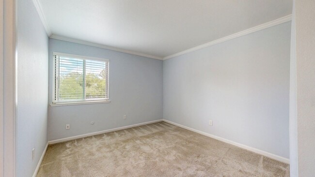 Building Photo - Serene 2 Bedroom 2 Bath Townhome in Windsor, CA with Carport Included!
