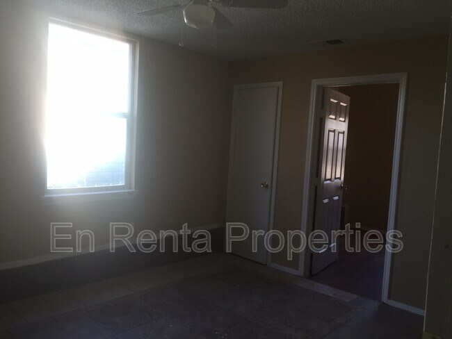 Building Photo - 601 W Beach St