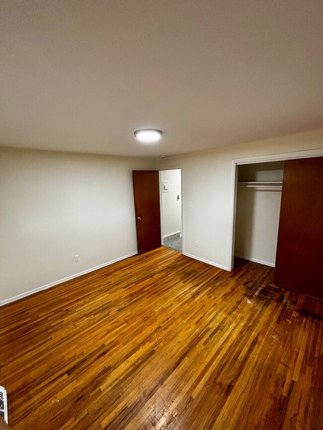 Building Photo - Remodeled Duplex Just Minutes from Old Tow...