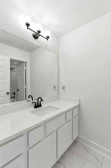 Building Photo - 396 Hollister Dr