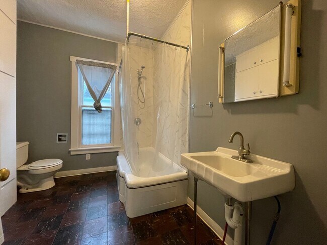 Building Photo - Two Bedroom Home in Muskegon