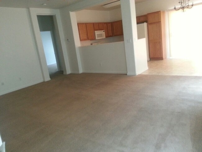 Building Photo - HOUSE FOR RENT