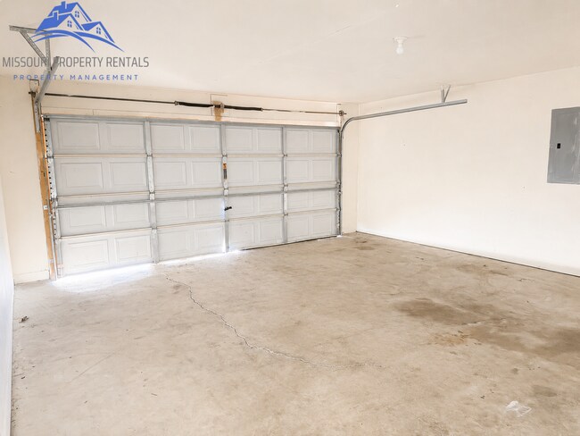 Building Photo - 5005 Peach Dr