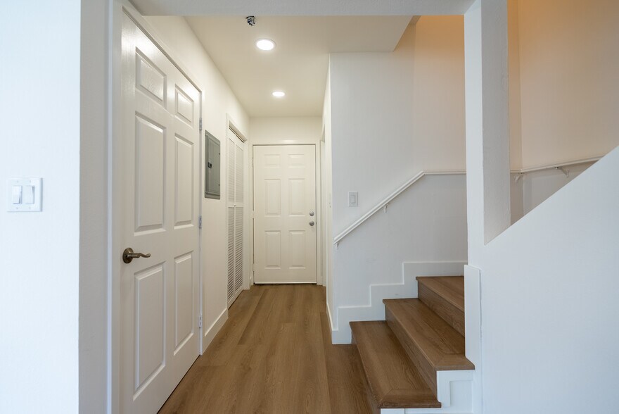 Building Photo - 123 S Roosevelt Ave