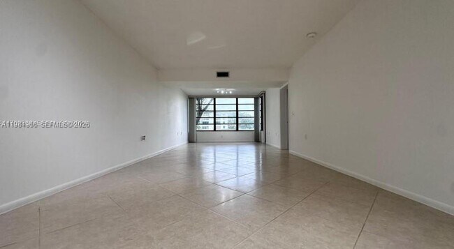 Building Photo - 1703 Whitehall Dr