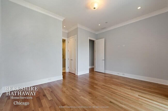 Building Photo - 1235 N Greenview Ave