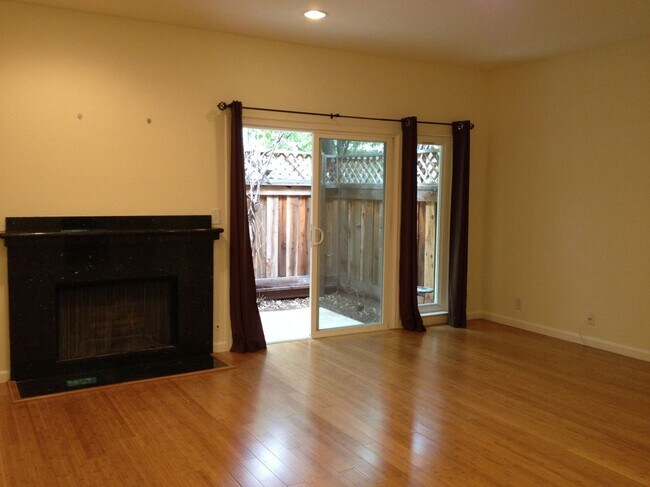 Building Photo - 917 Hough Ave