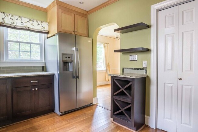 Building Photo - Gorgeous 3 Bedroom 2 Bath in Popular Parki...