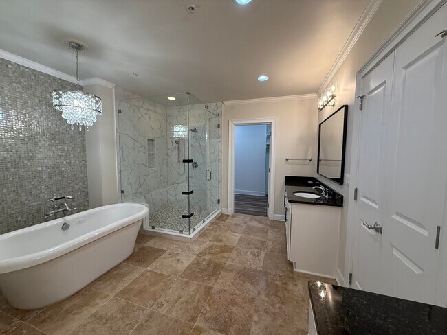 Building Photo - 404 Kelly Plantation Dr