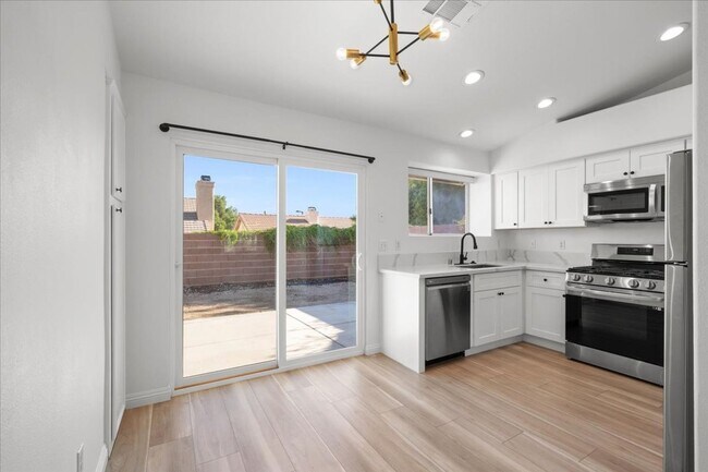 Building Photo - 9736 Double Rock Dr