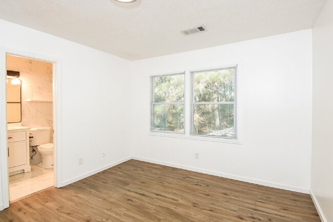 Building Photo - 1307 Sweet Pine Dr