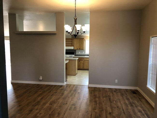 Building Photo - Beautiful and Convenient Turner Location!