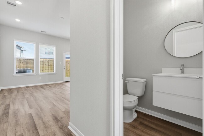 Building Photo - 9914 Clark Cyn Ln