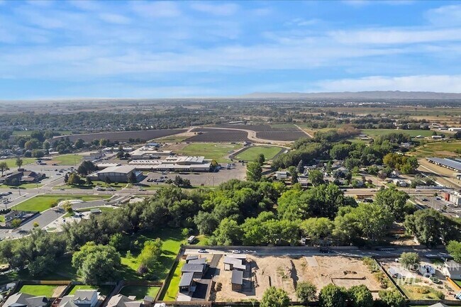 Building Photo - 362 London St