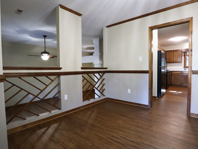 Building Photo - 4-Bedroom Home on Quiet Cul-de-Sac - Must See