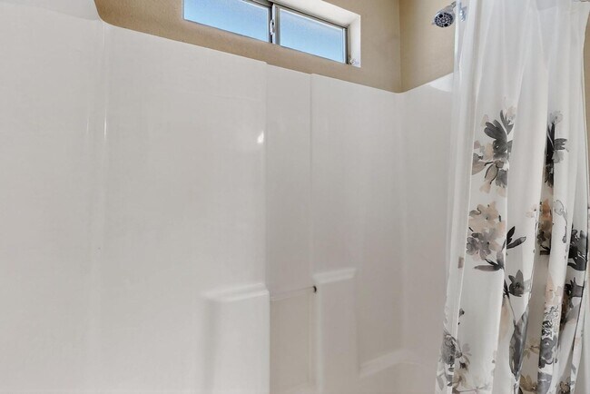 Building Photo - Two story 3 bedroom 2.5 bath in Santa Tere...