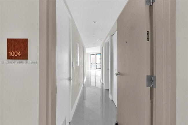 Building Photo - 1010 SW 2nd Ave