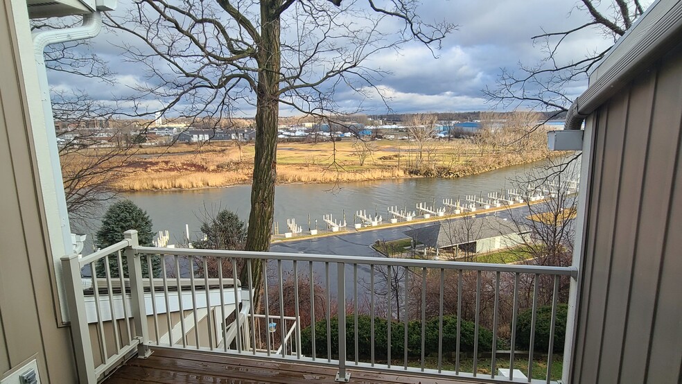 Building Photo - 205 Wayne St