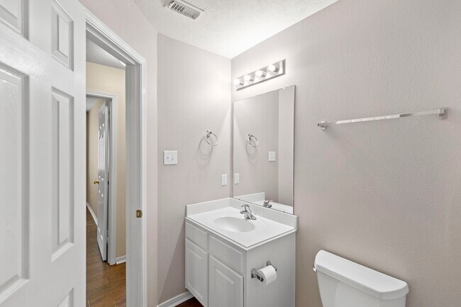 Building Photo - 3403 Cypress Village Dr