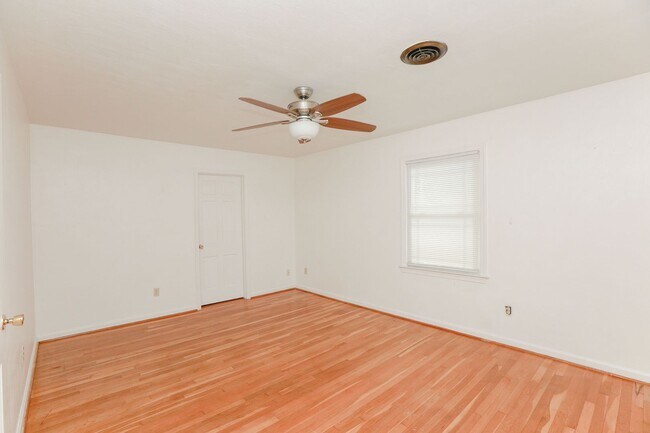 Building Photo - Elizabeth Lake Estates