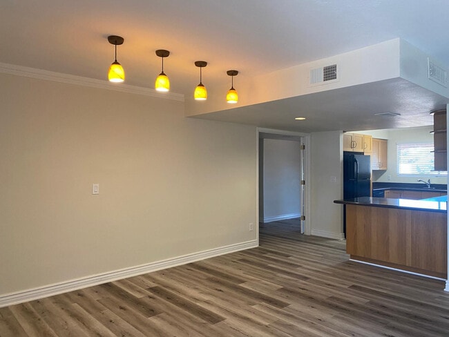 Building Photo - 5149 E Shaw Butte Dr