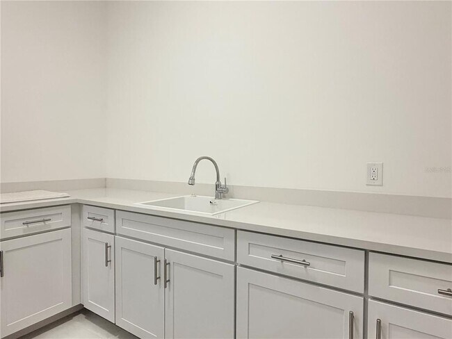 Building Photo - 920 N Osceola Ave