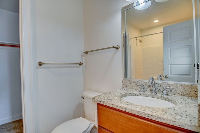Building Photo - CHICKS BEACH CONDO FOR RENT - VIRGINIA BEACH!