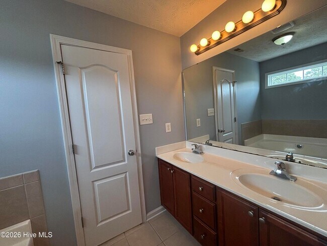 Building Photo - 376 Eastfield Dr