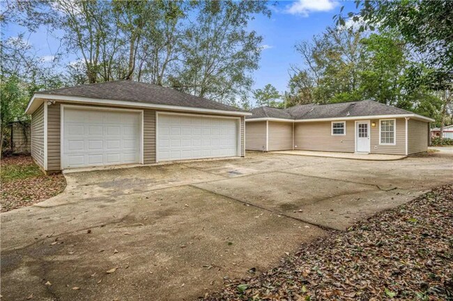 Building Photo - 3105 Pleasant Valley Rd